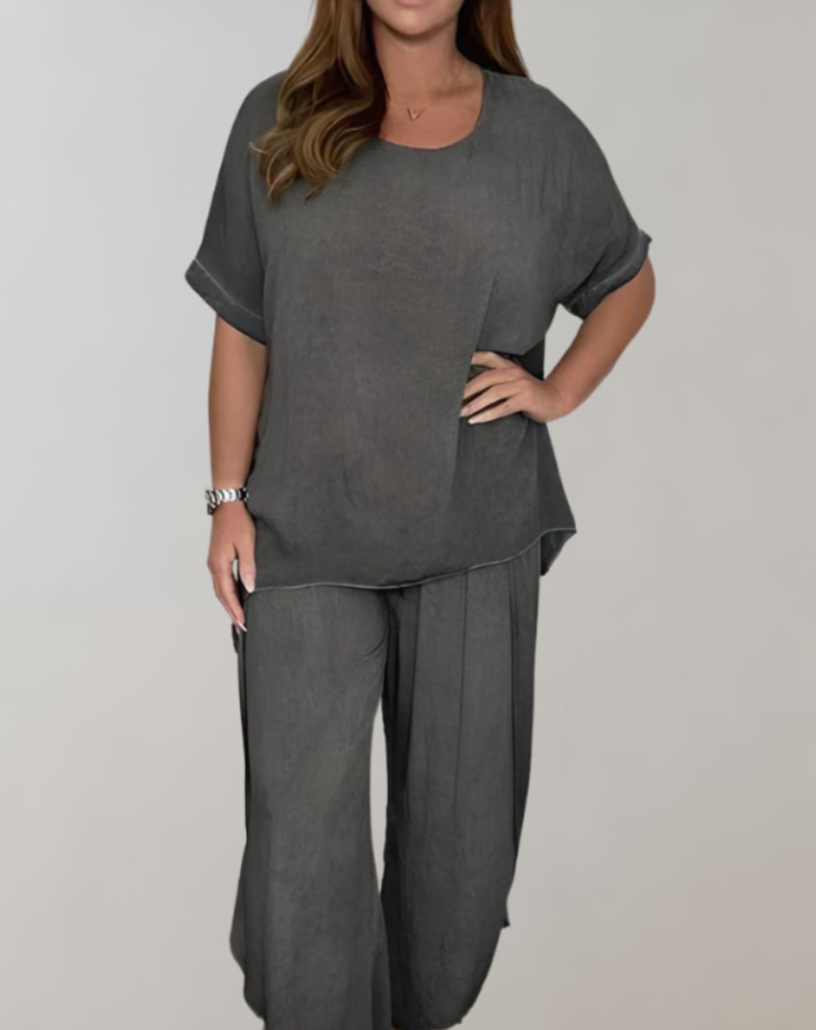 oversized top met ronde hals en halve mouw passend bij broek met zijsplit 2-delige set