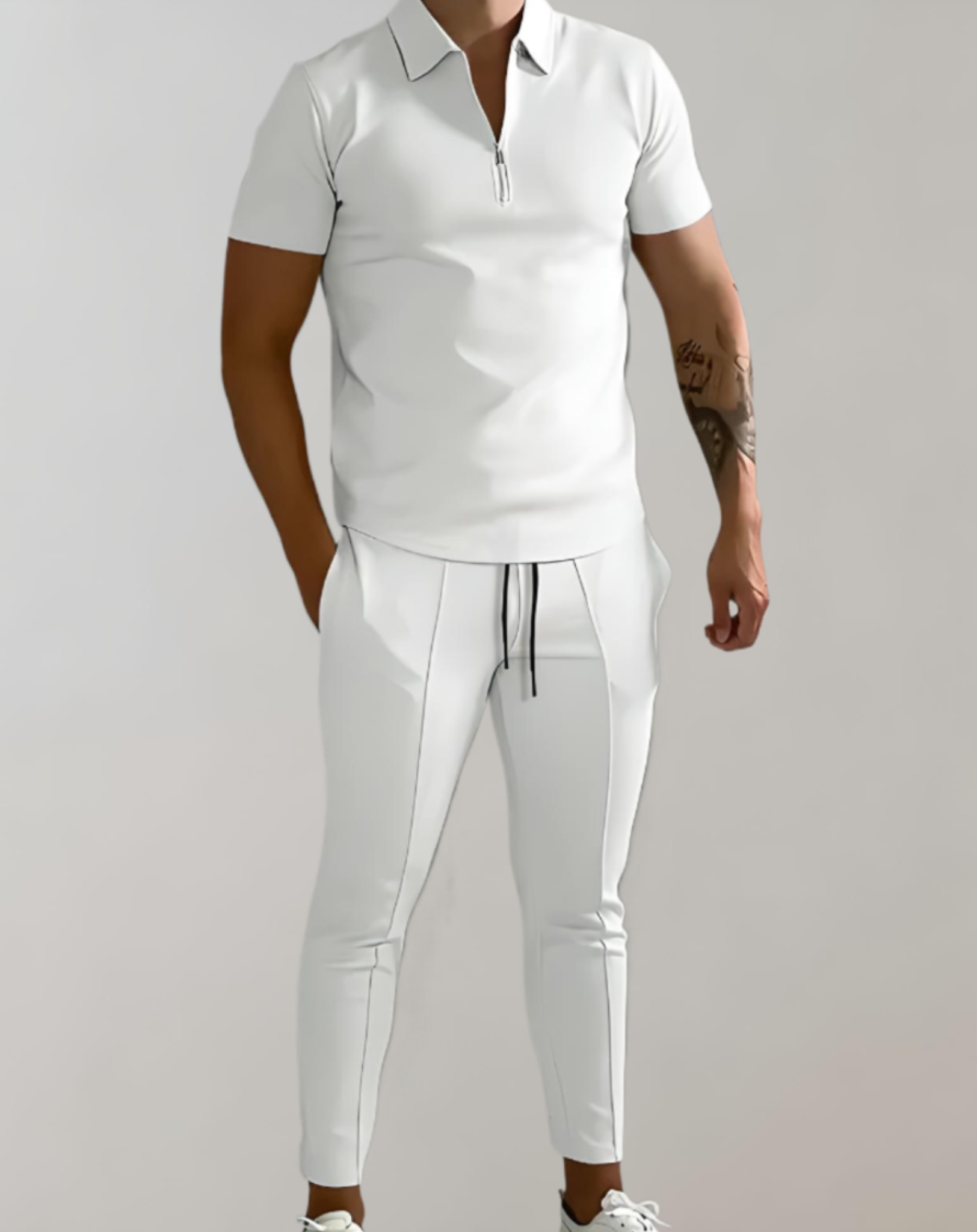 2-delige set van heren polo met korte mouwen en kraagje in combinatie met een skinny fit broek