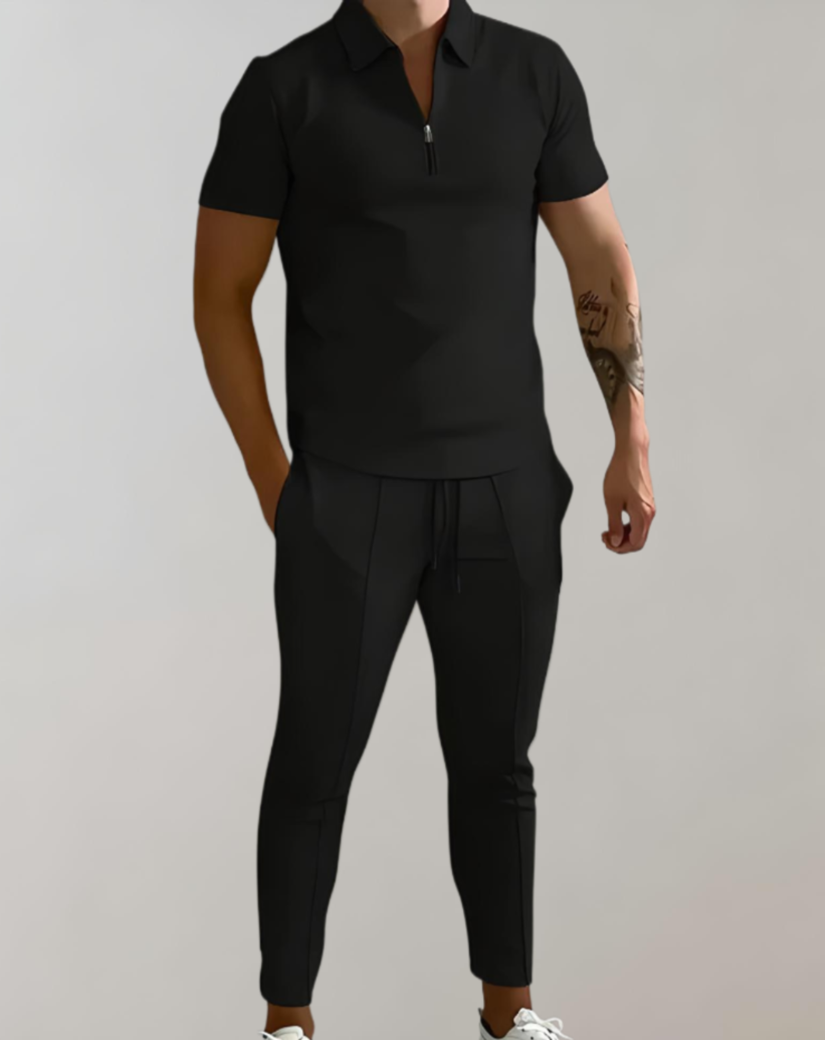 2-delige set van heren polo met korte mouwen en kraagje in combinatie met een skinny fit broek