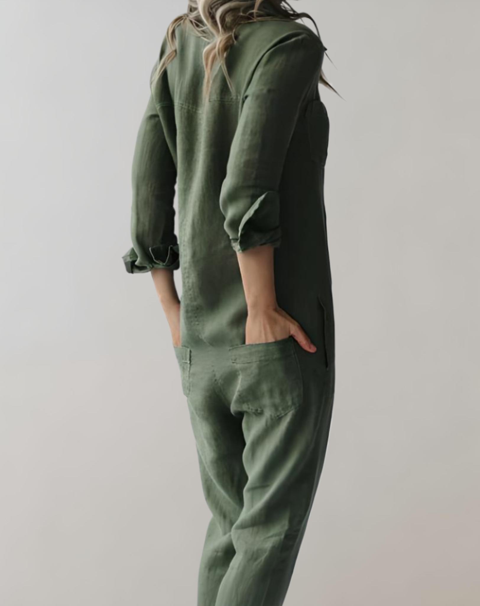 jumpsuit met losse polokraag, lange mouwen, knoopsluiting en meerdere zakken